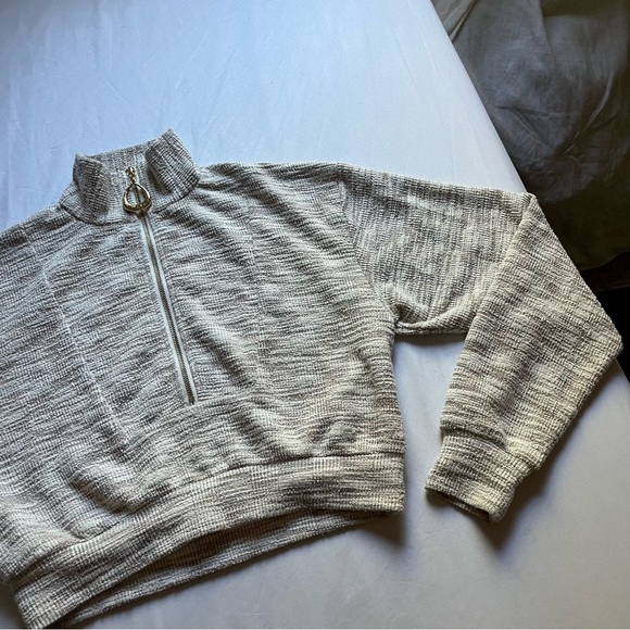 DIVINE HERITAGE tan tweed gold hardware zipper cropped boxy polo sweater - Picture 2 of 6